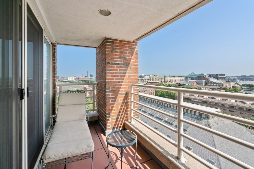 197 8th St Unit: PH212