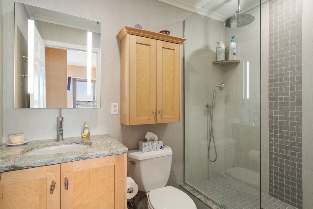 197 8th St Unit: PH212