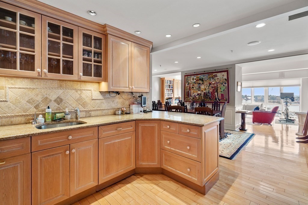 197 8th St Unit: PH212