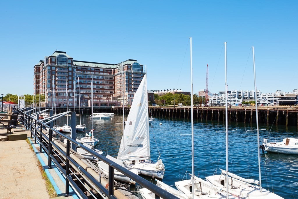 197 8th St Unit: PH212