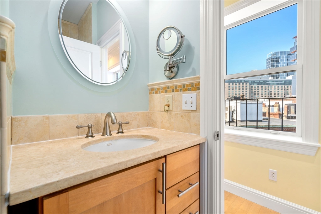 101 Prince Street # 1 Unit: PH-1