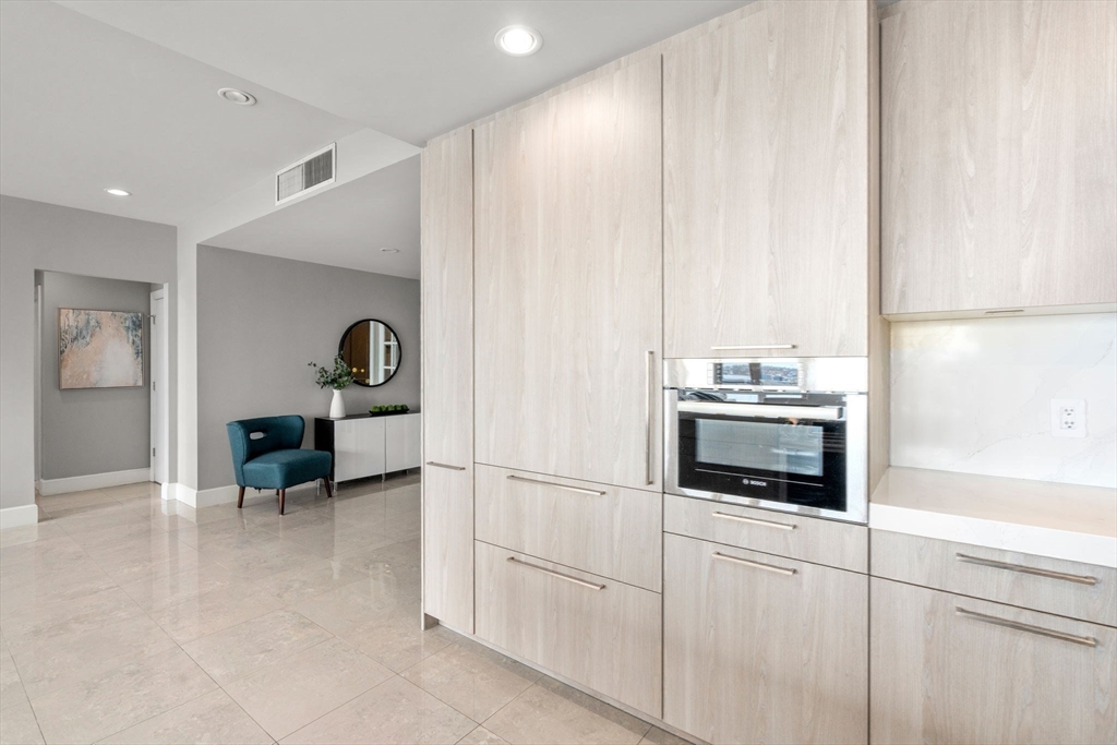 197 8th St Unit: PH210