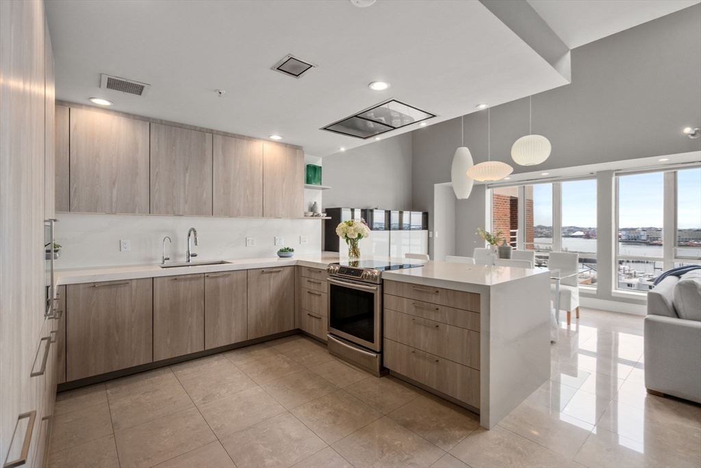 197 8th St Unit: PH210