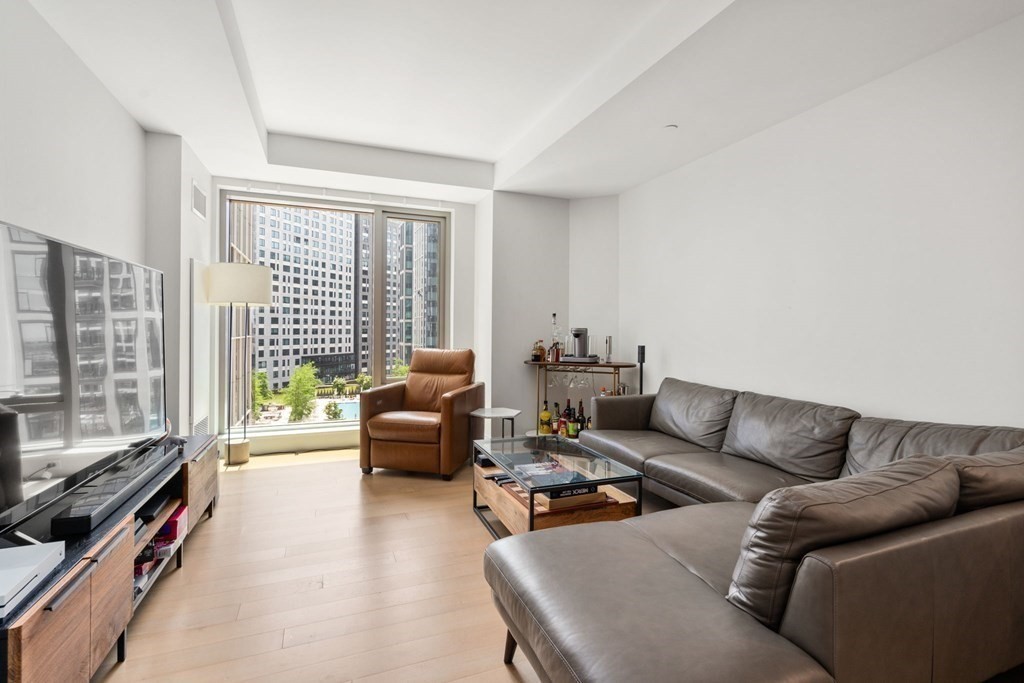 133 Seaport Blvd # 917