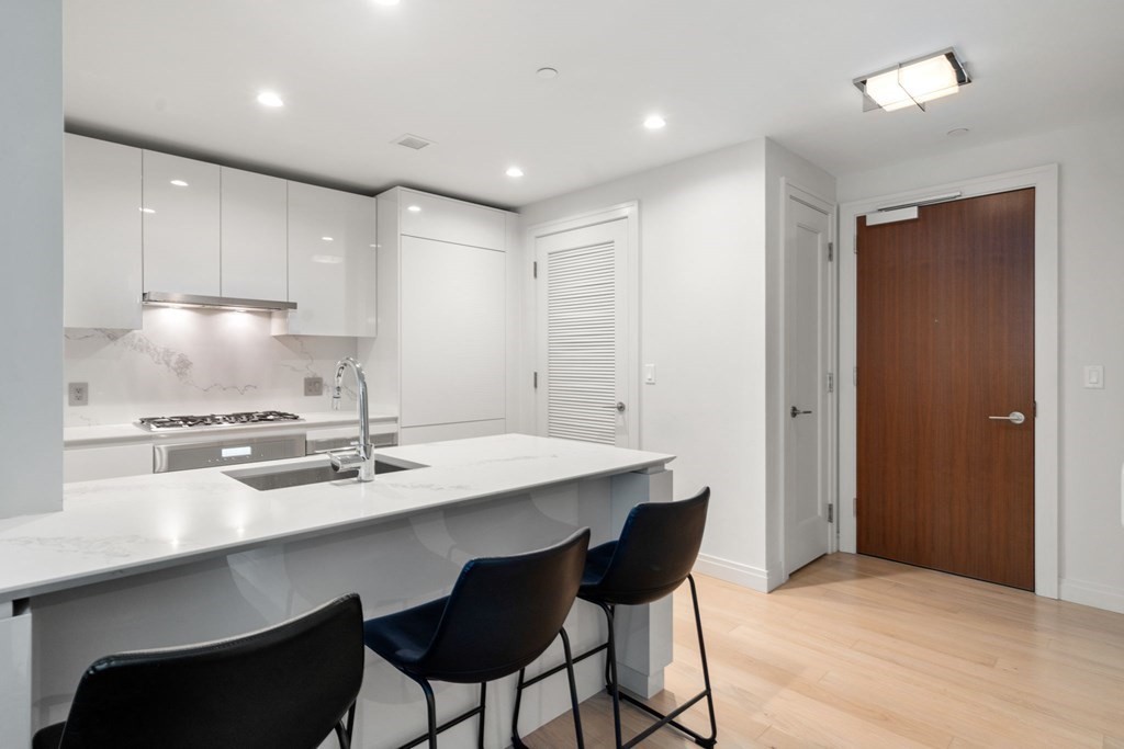 133 Seaport Blvd # 917