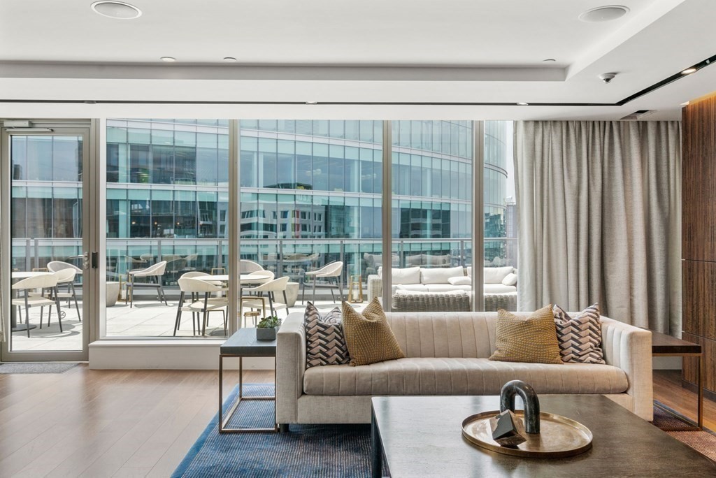 133 Seaport Blvd # 917