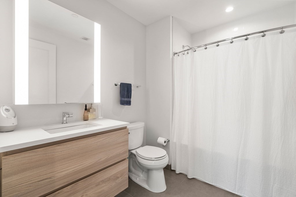 133 Seaport Blvd # 917