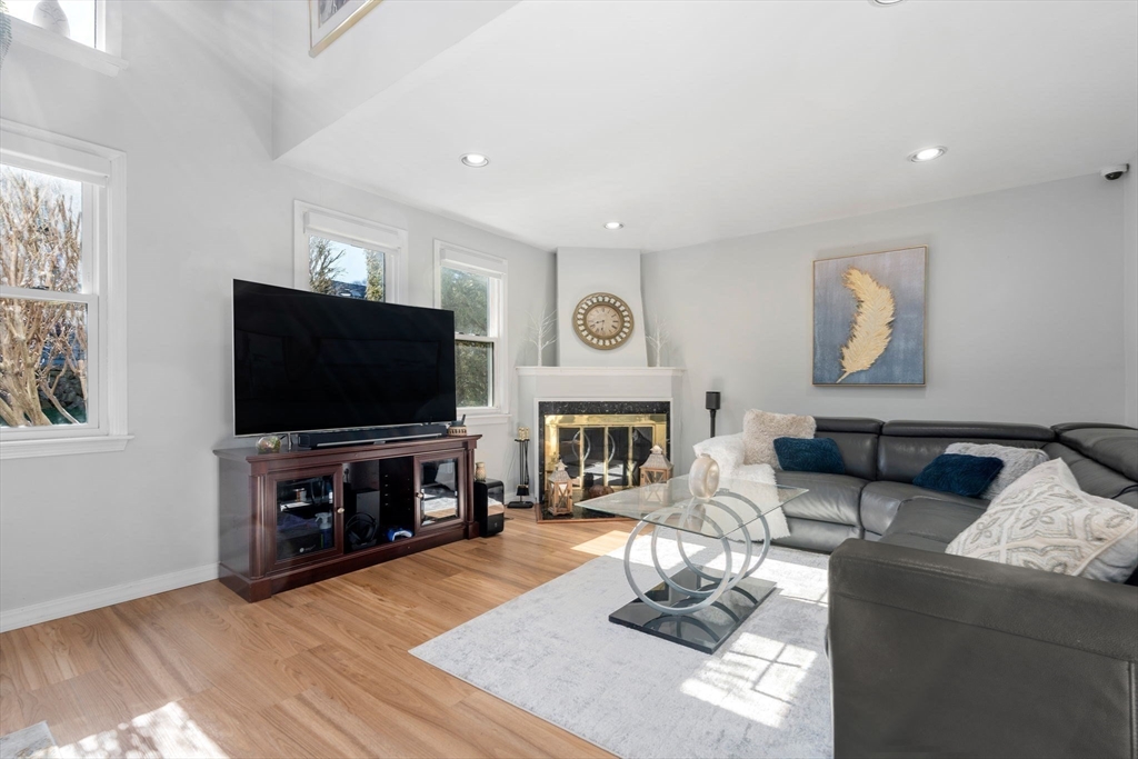 12 Pickett St # I