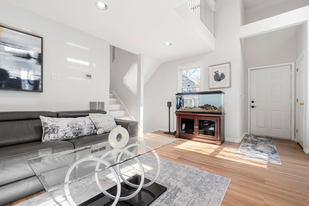 12 Pickett St # I
