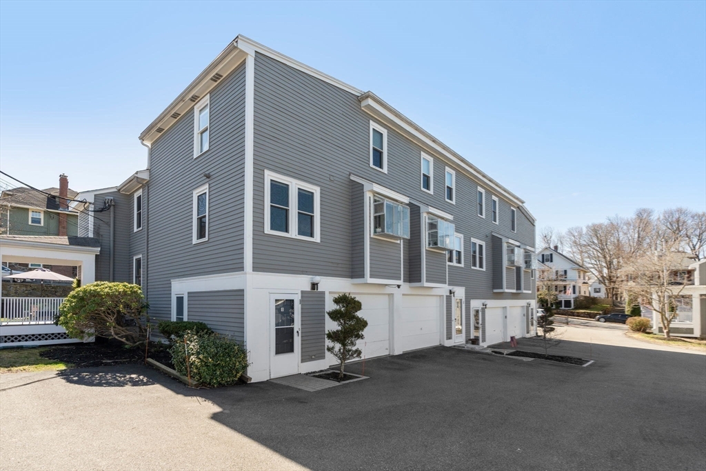 12 Pickett St # I