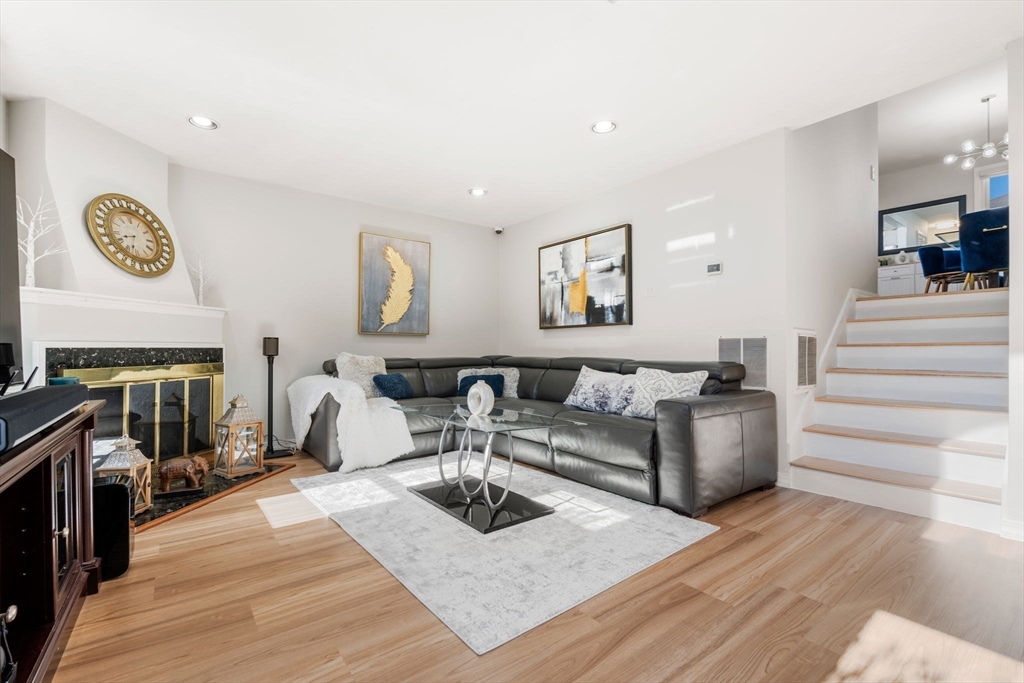 12 Pickett St # I