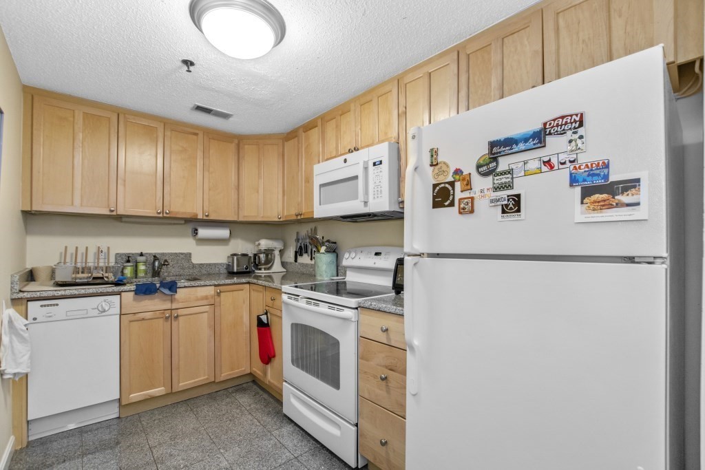2456-2460 Massachusetts Ave # 403