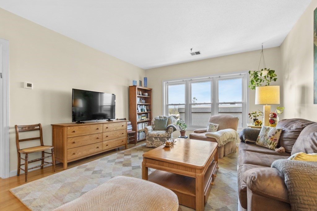 2456-2460 Massachusetts Ave # 403