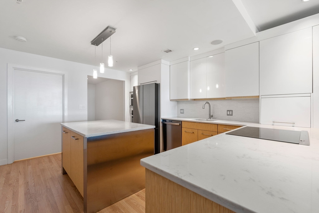 197 8th Street Unit: PH219