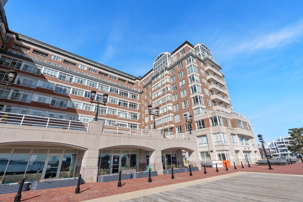 197 8th Street Unit: PH219