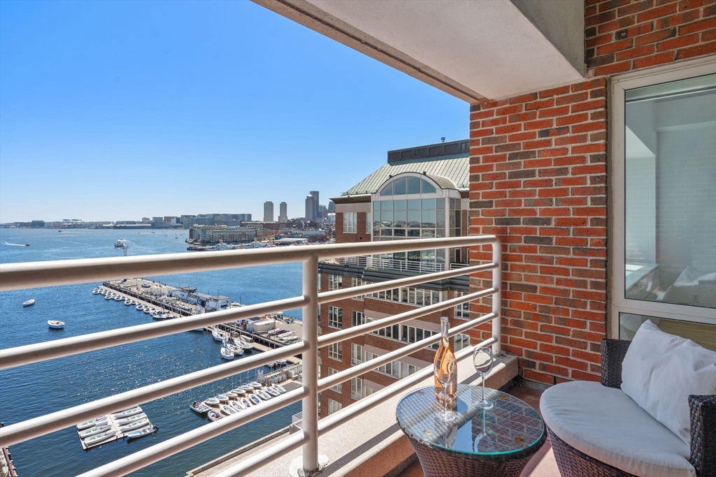 197 8th Street Unit: PH219