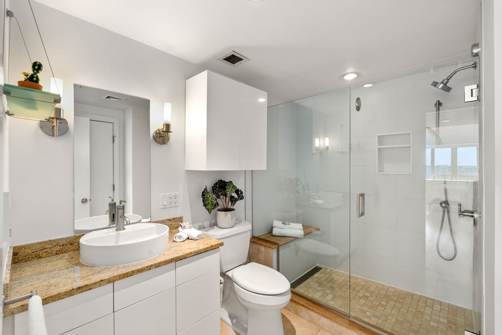197 8th Street Unit: PH219