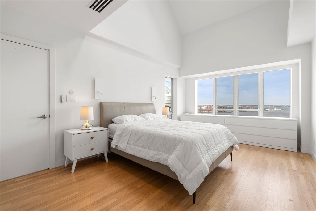 197 8th Street Unit: PH219