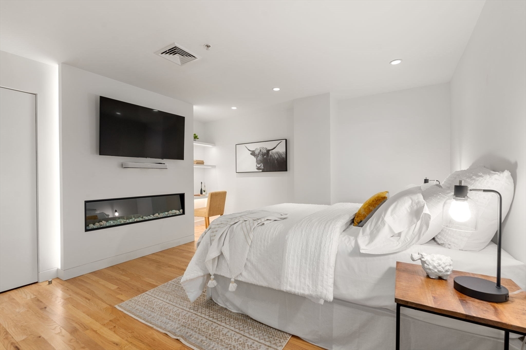 197 8th Street Unit: PH219