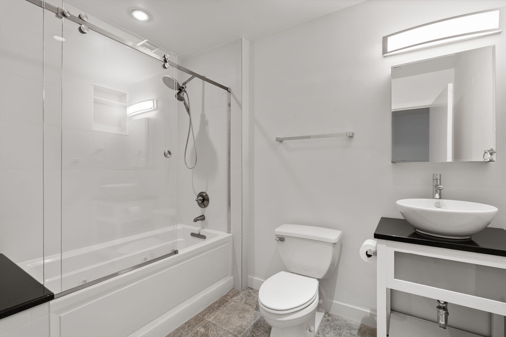 197 8th Street Unit: PH219