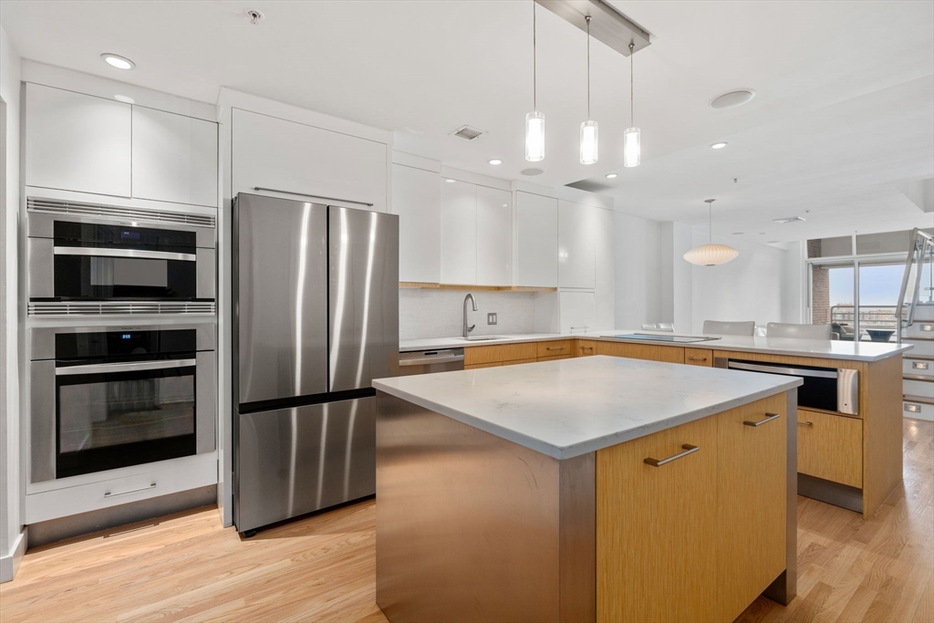 197 8th Street Unit: PH219