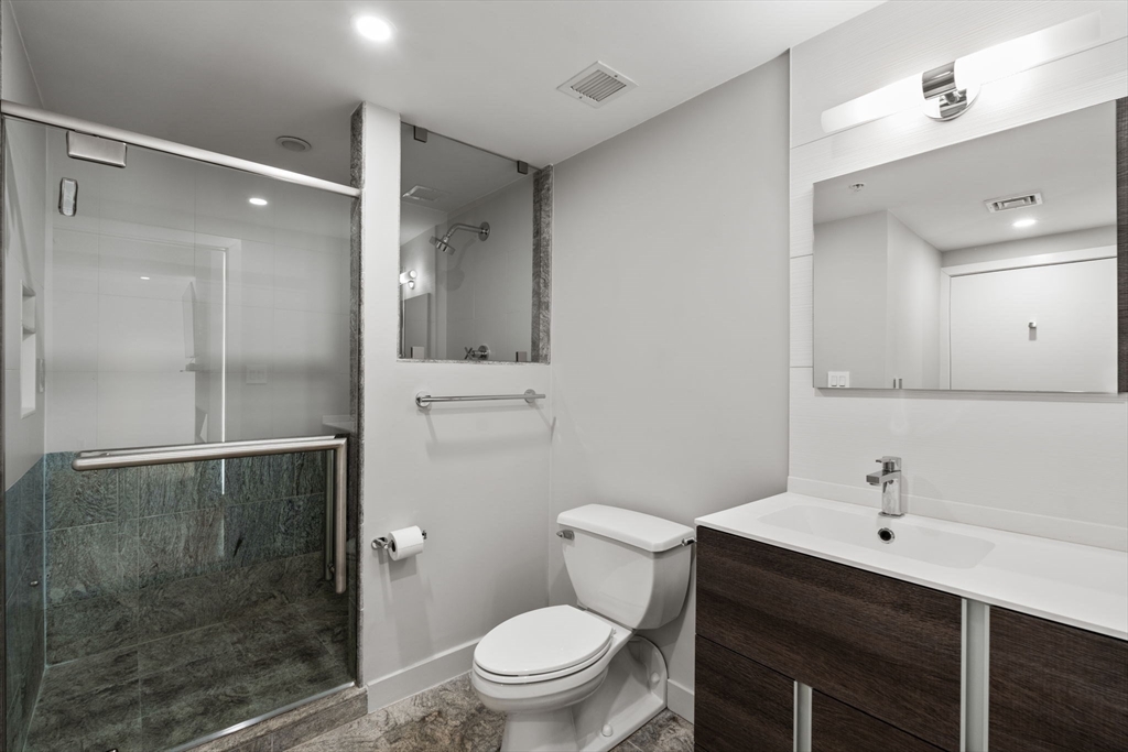 197 8th Street Unit: PH219