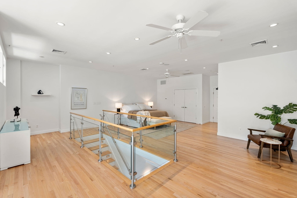 197 8th Street Unit: PH219