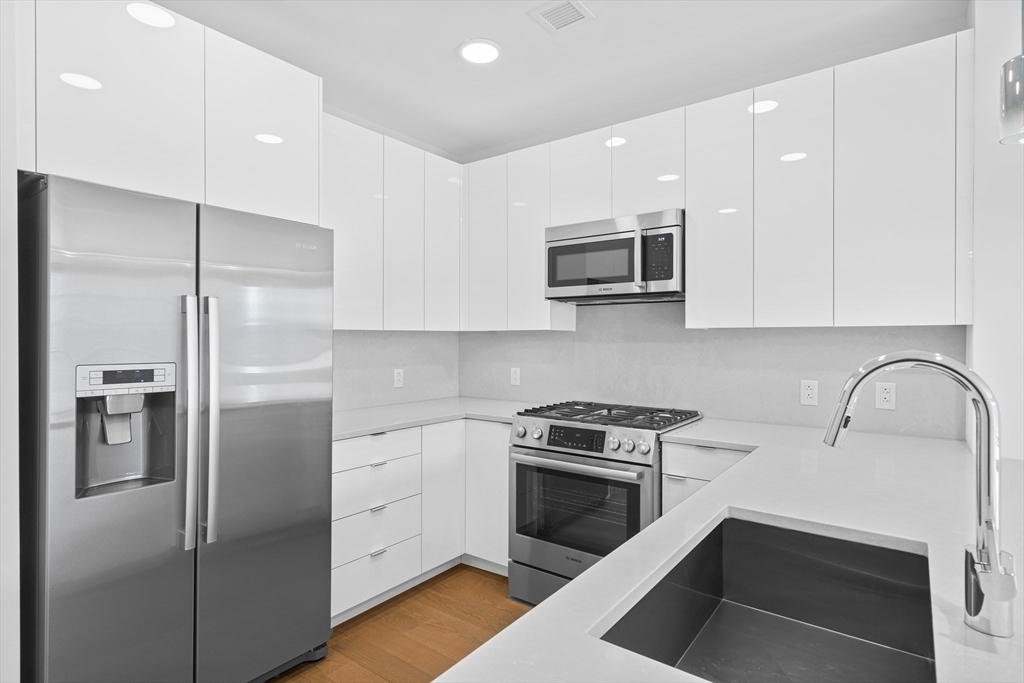 45 Lewis St # 416