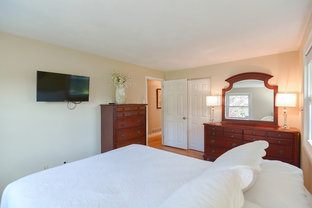 8 Catherine Dr