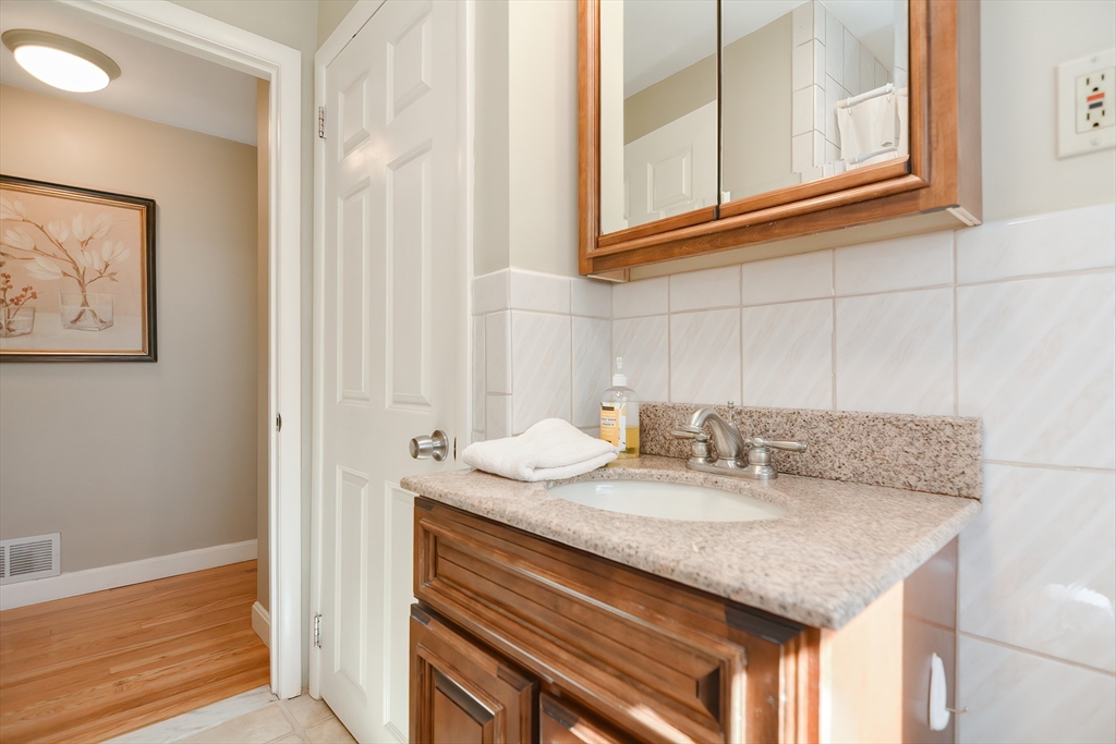 8 Catherine Dr