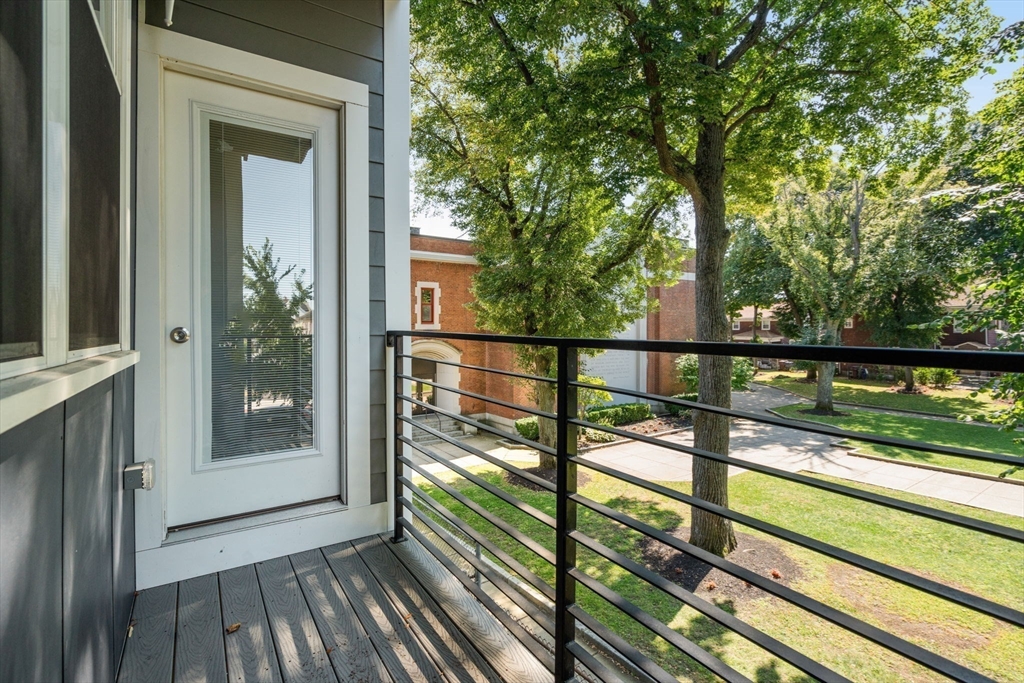 599 Broadway # 2R