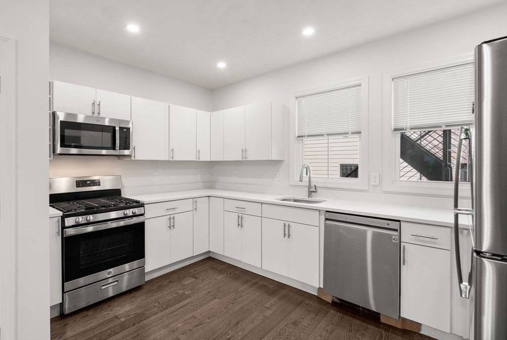 599 Broadway # 2R