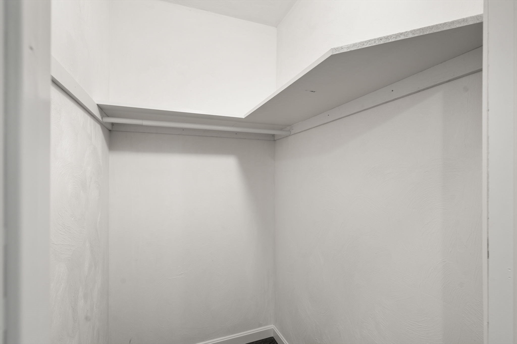 599 Broadway # 2R