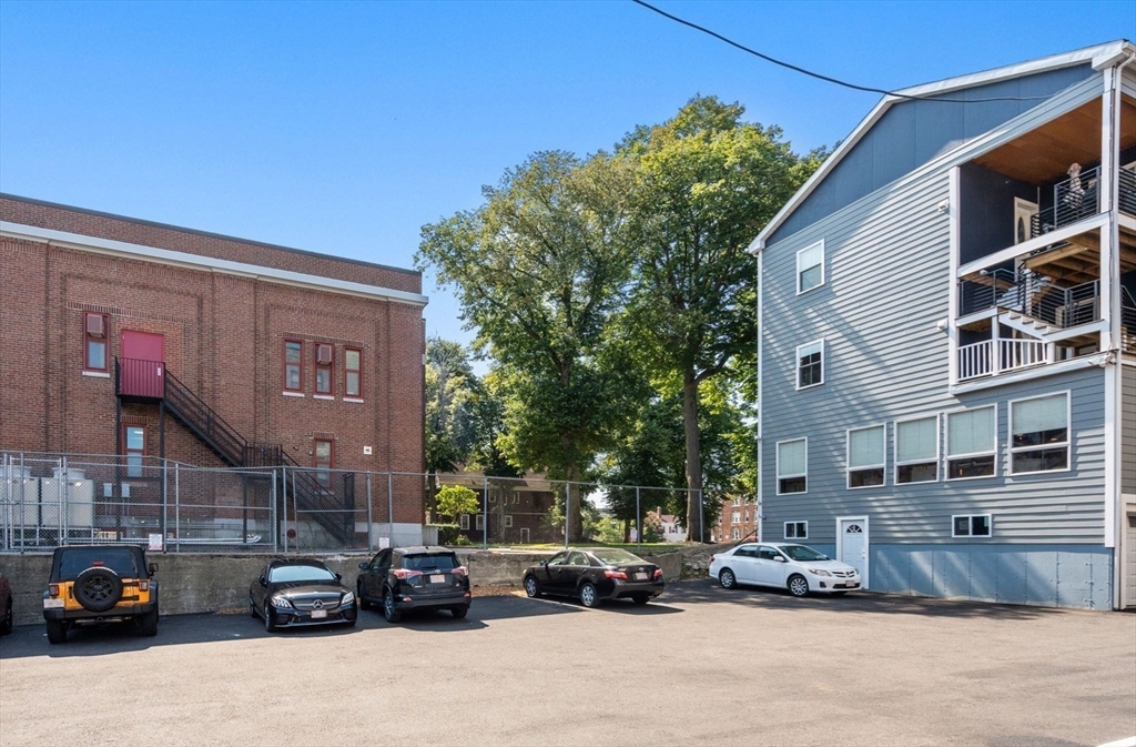 599 Broadway # 2R