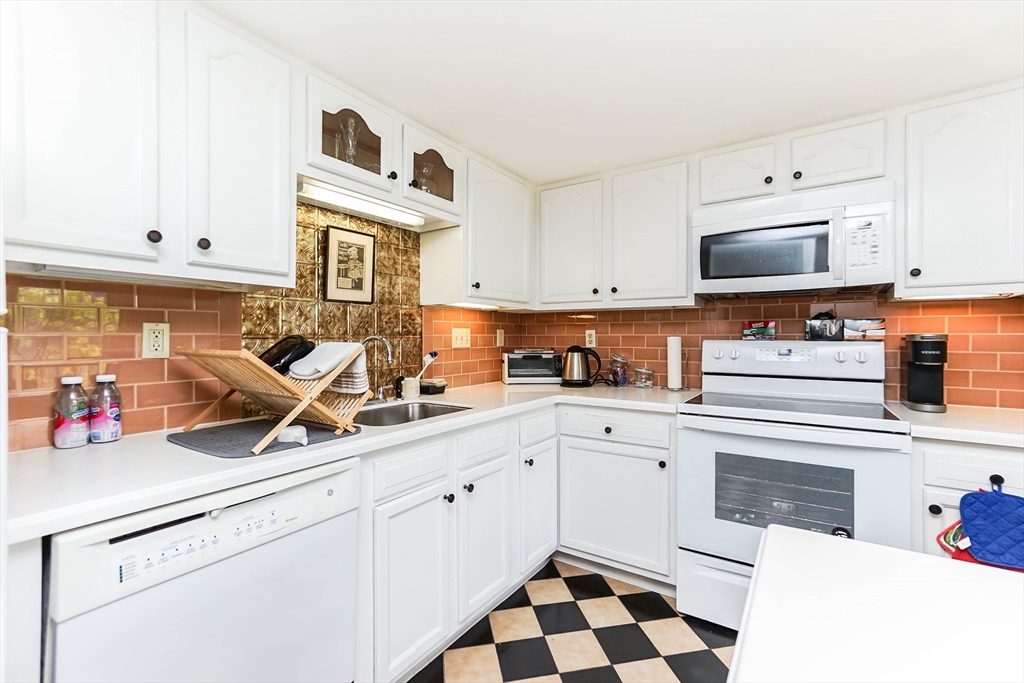 85 Brainerd Rd # 512
