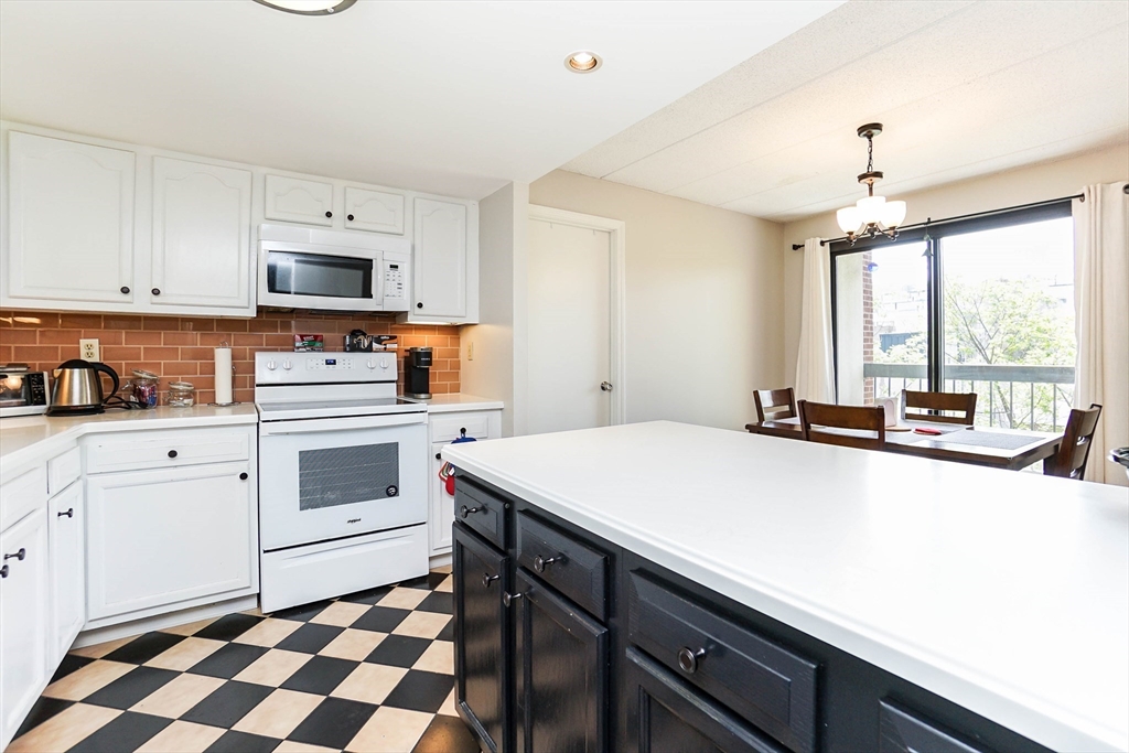 85 Brainerd Rd # 512