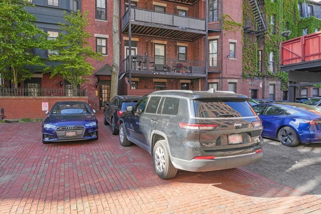 340 Commonwealth Ave # 1