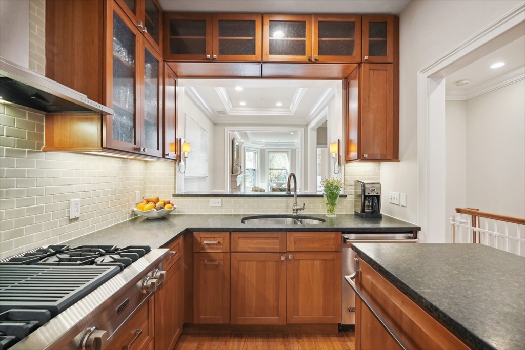 340 Commonwealth Ave # 1