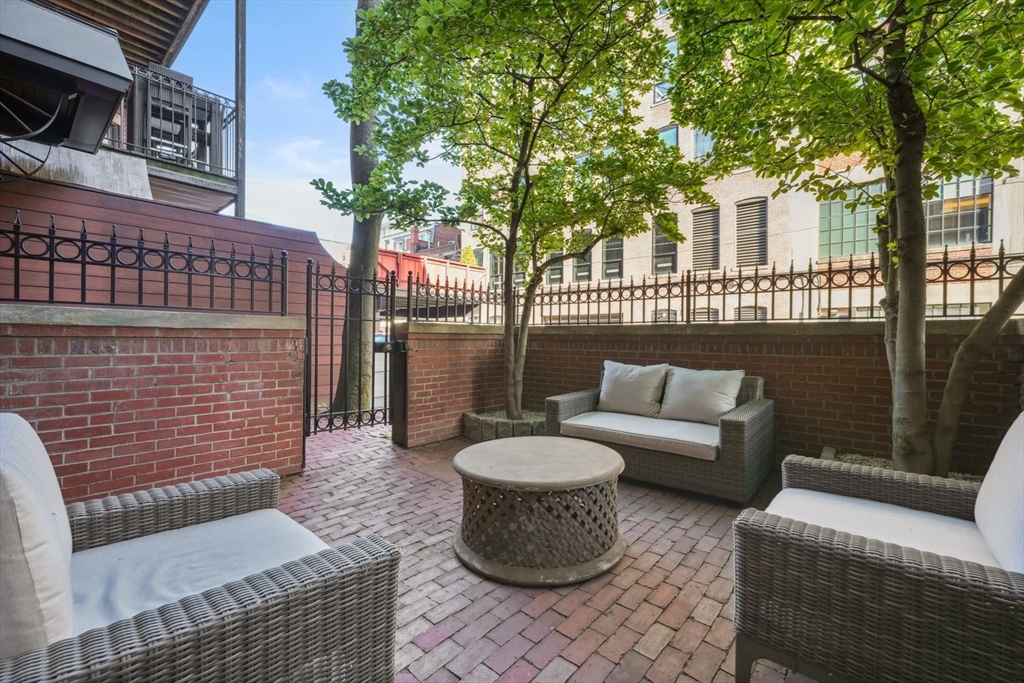 340 Commonwealth Ave # 1