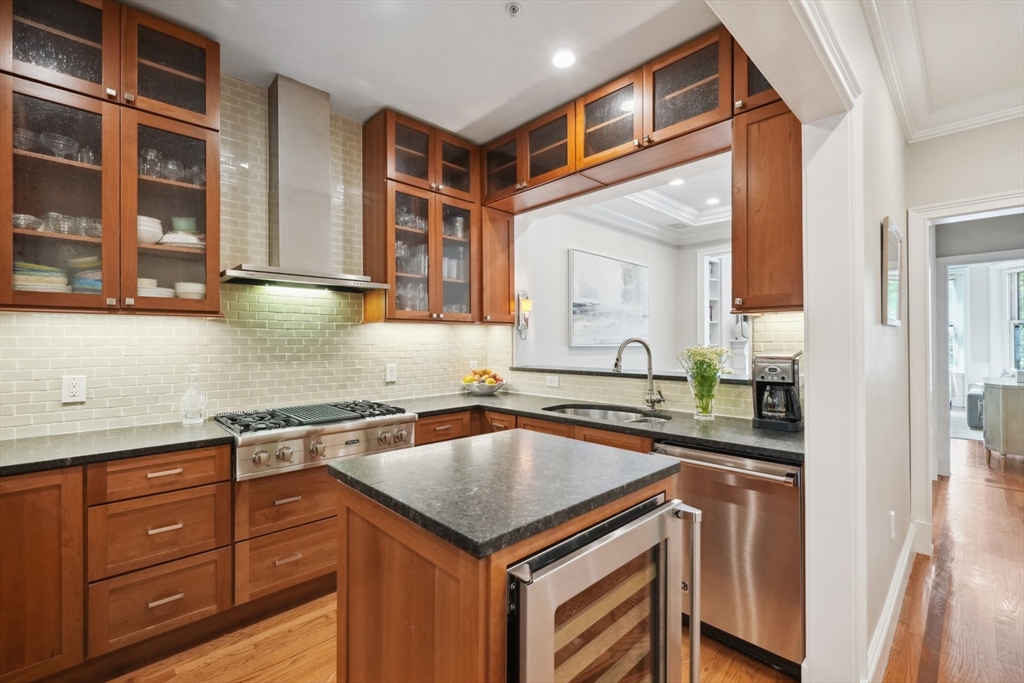 340 Commonwealth Ave # 1