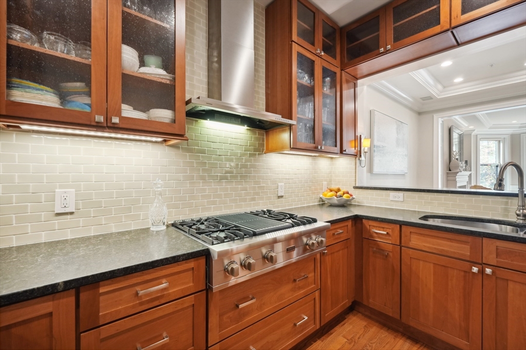 340 Commonwealth Ave # 1