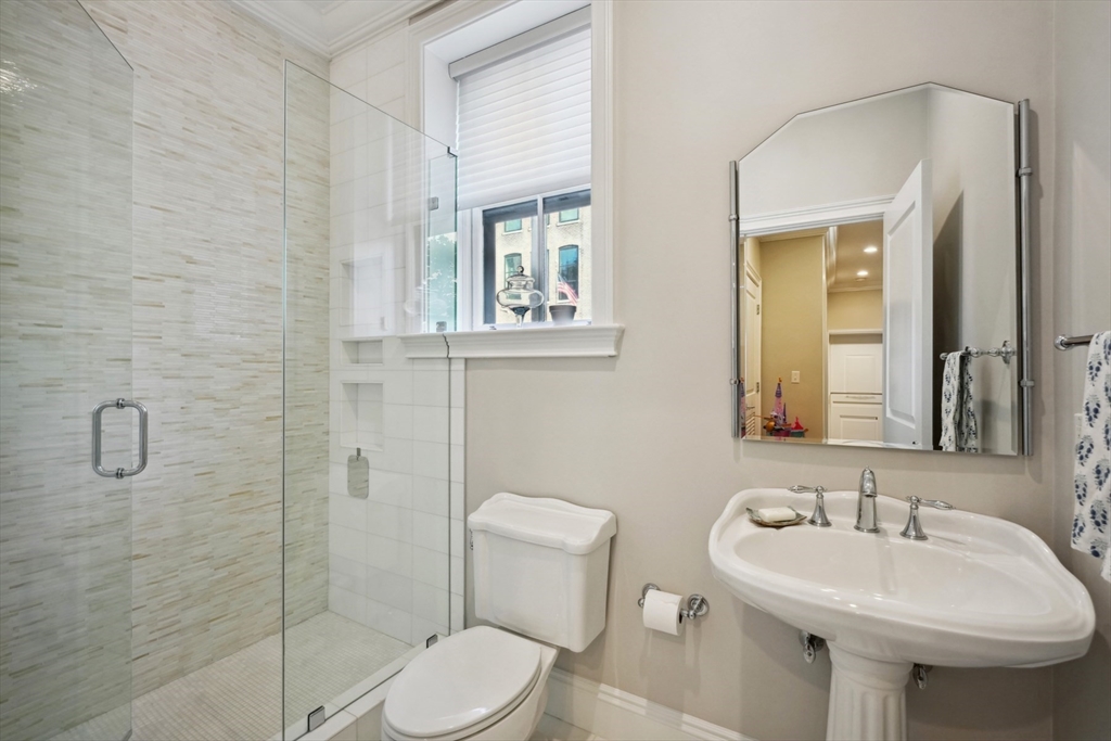 340 Commonwealth Ave # 1