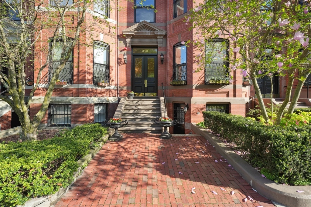 340 Commonwealth Ave # 1