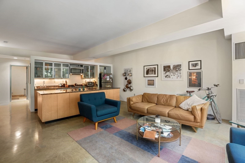 1313 Washington St # 205