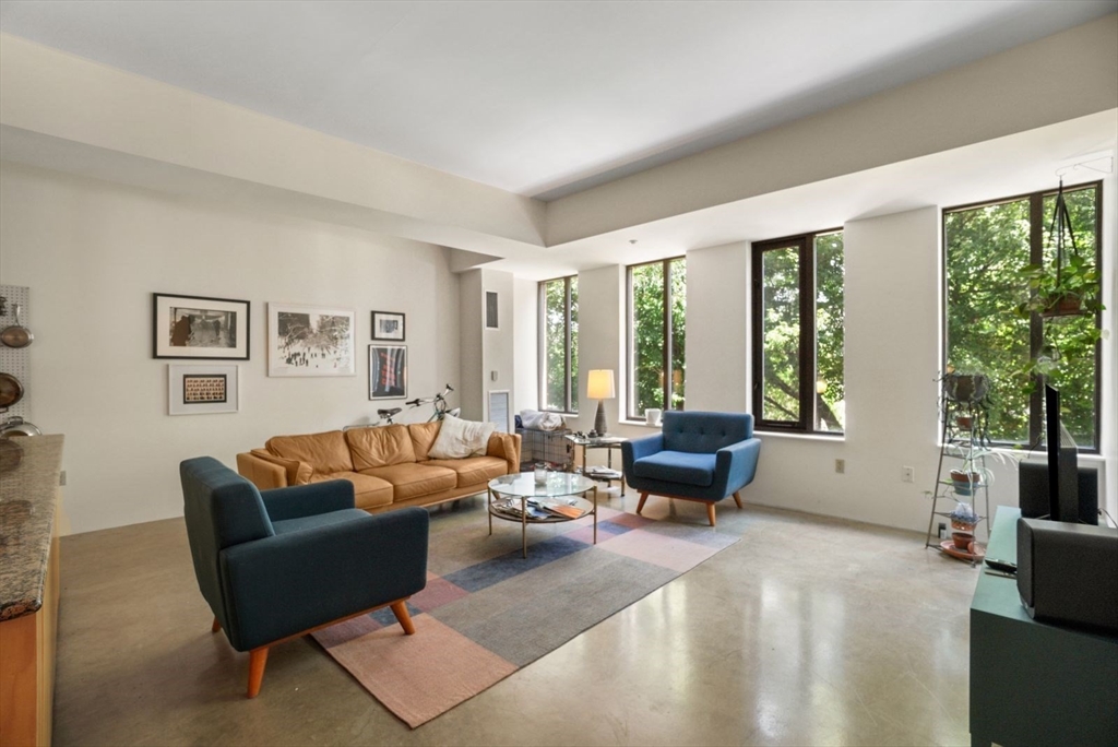 1313 Washington St # 205