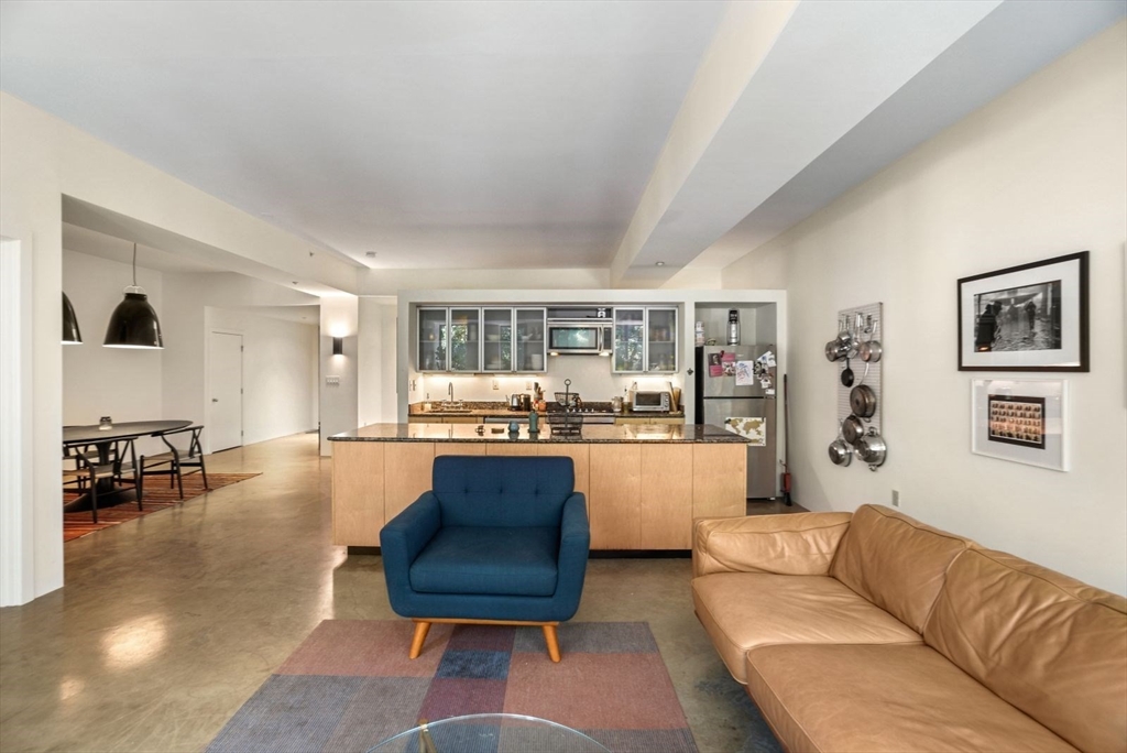 1313 Washington St # 205