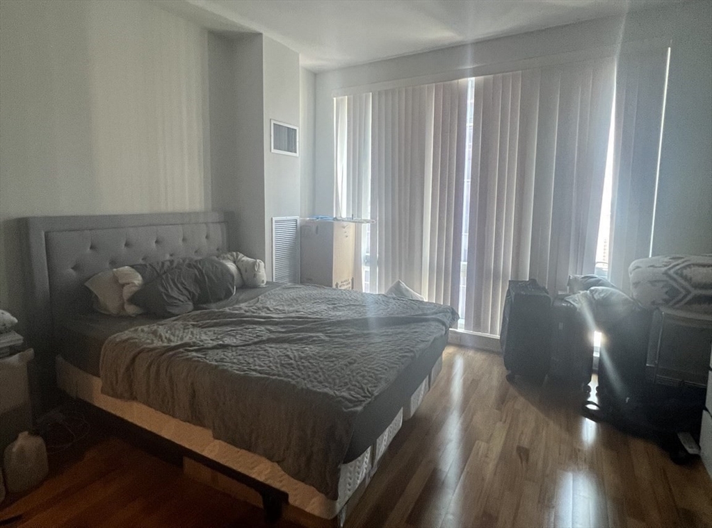 500 Atlantic Ave # 19R