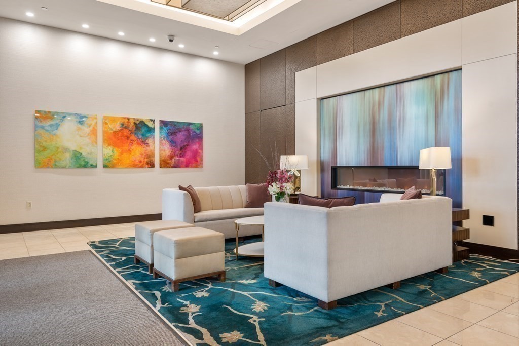 500 Atlantic Ave # 19R