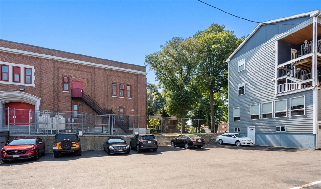 599 Broadway # 2F