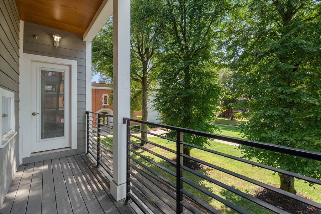 599 Broadway # 2F